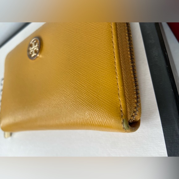 Authentic Tory Burch Wallet 🔥 - Picture 2 of 4